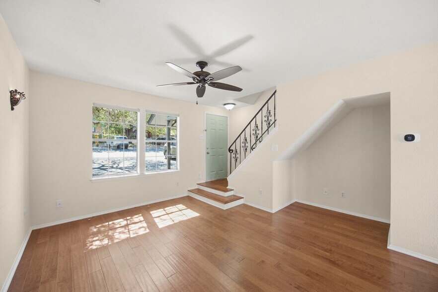 Building Photo - 1411 Gracy Farms Ln