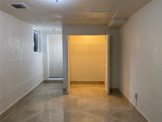 Building Photo - 1121 NE 160th Terrace