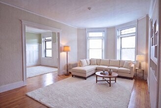 Building Photo - 1803 Beacon St