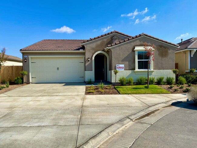 Primary Photo - $2,450 Locan & Ashlan 3 Bedroom - Ashlan a...