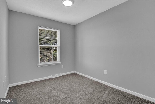 Building Photo - 658 Boxwood Dr