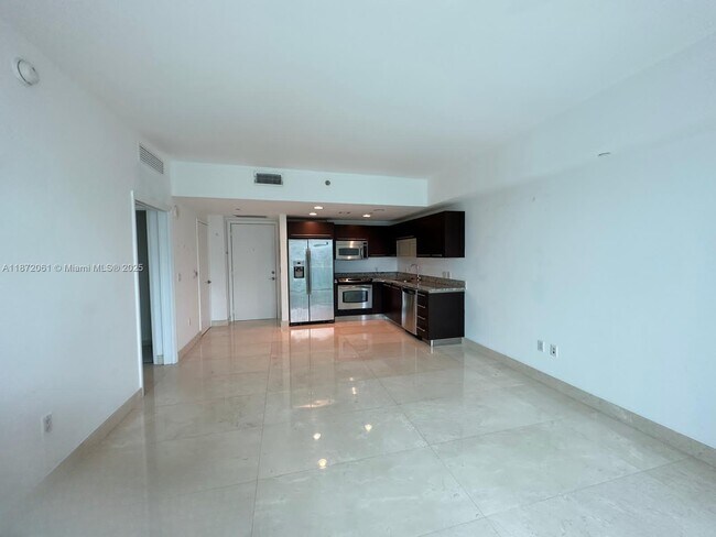 Building Photo - 950 Brickell Bay Dr