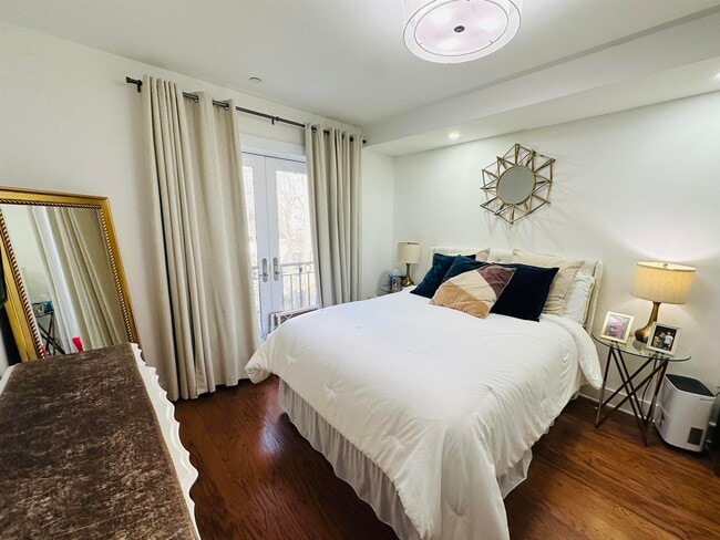 Building Photo - 66 Morris St