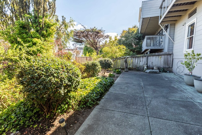 Building Photo - 64 Encanto Ave