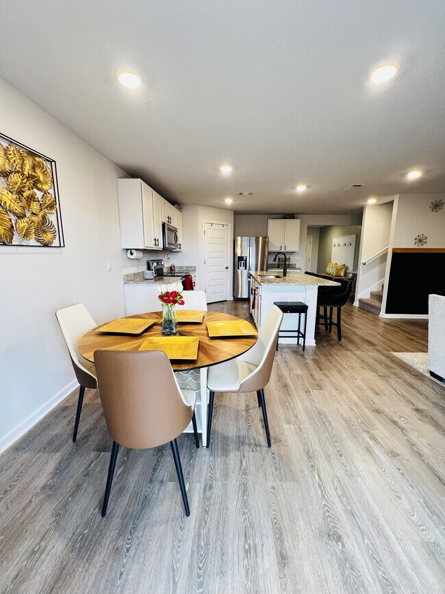 Building Photo - 603 Champ Trl