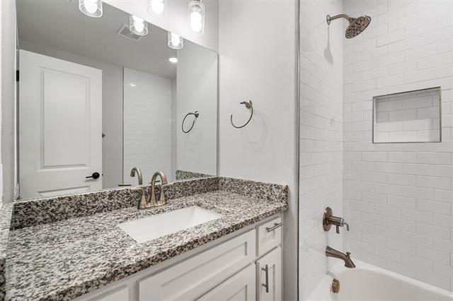 Building Photo - 226 W Bond St