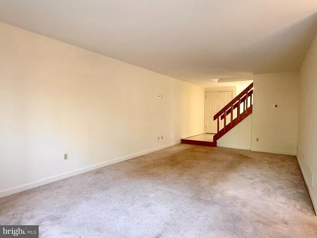 Building Photo - 71 Oak Knoll Dr