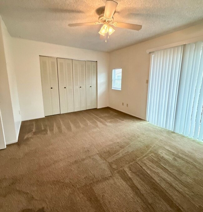 Building Photo - New Listing!