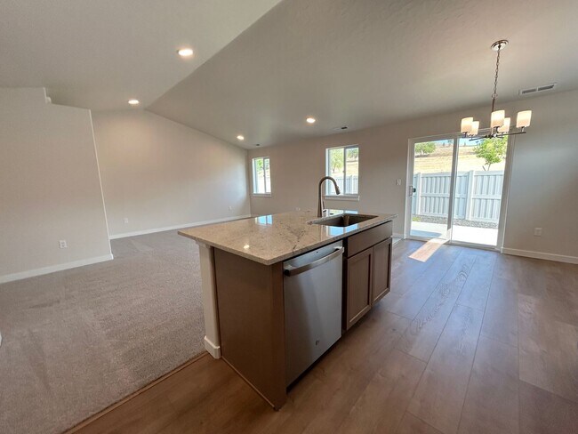 Building Photo - Brand New Home 3 Bedroom Home In Star!