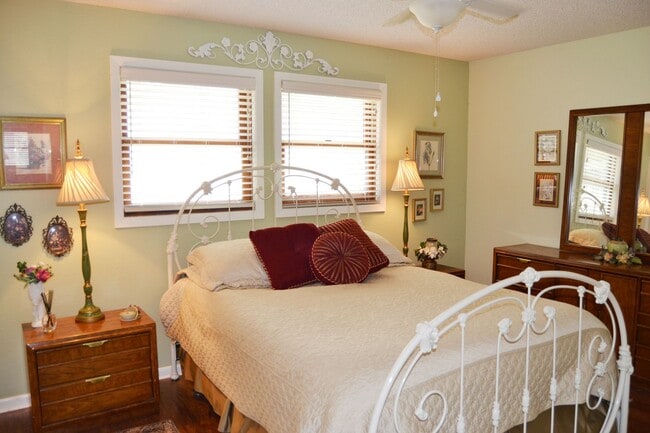 Building Photo - West Gate Area | Furnished | House