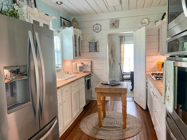 Building Photo - 693 N 23rd St