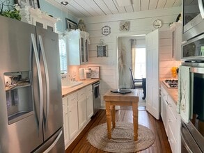 Building Photo - 693 N 23rd St