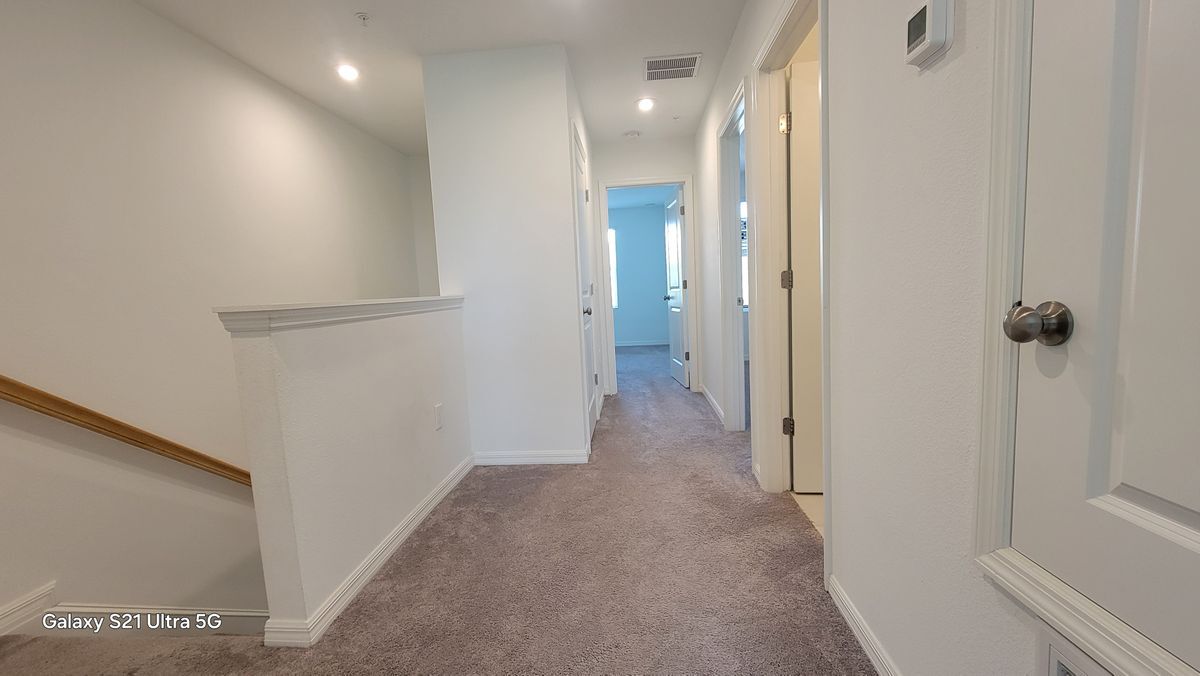 Building Photo - 2066 Crystal Bell St