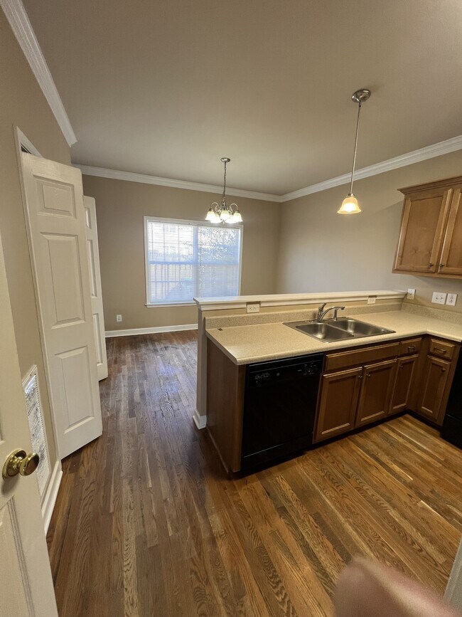 Building Photo - 503 Dakota Dr