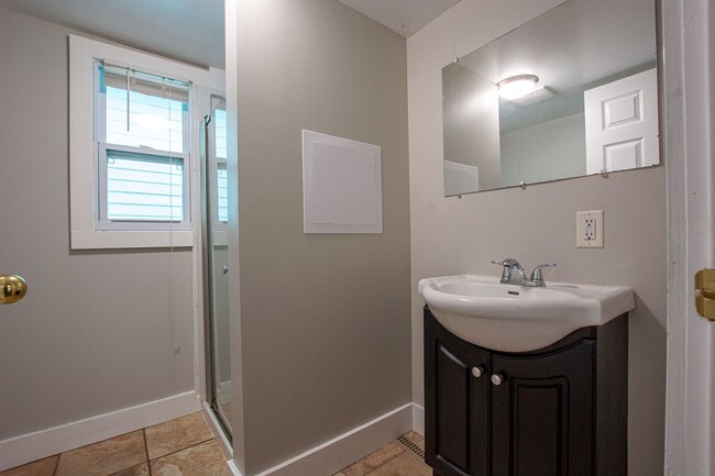 Building Photo - 1 Bedroom / 1 Bath Tiny House in Blair!