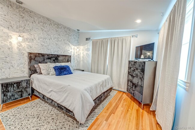 Building Photo - 71 S Bay Dr