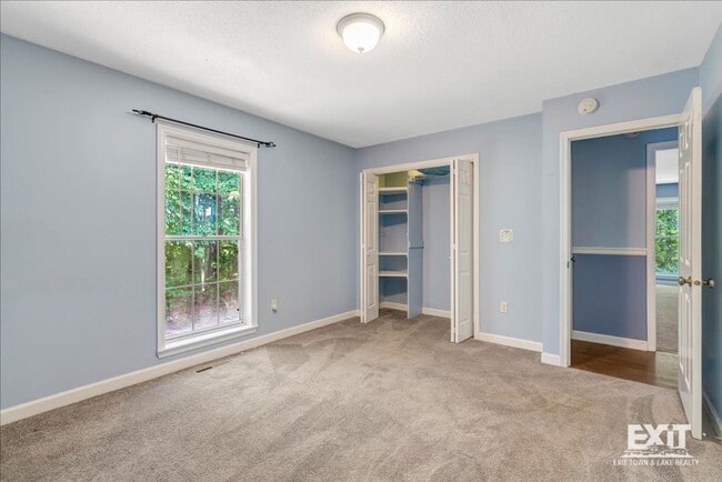 Building Photo - Amazing 4 Bedroom, 3 Bath Home With 2 Kitchens!