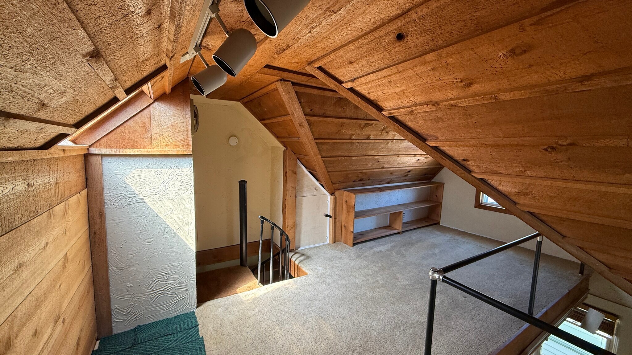 Loft 1 - 528 E Glover Ave