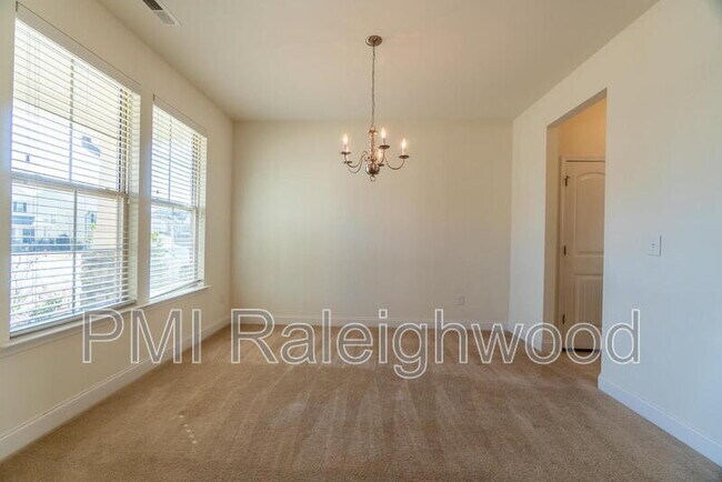 Building Photo - 508 Eagles Wy