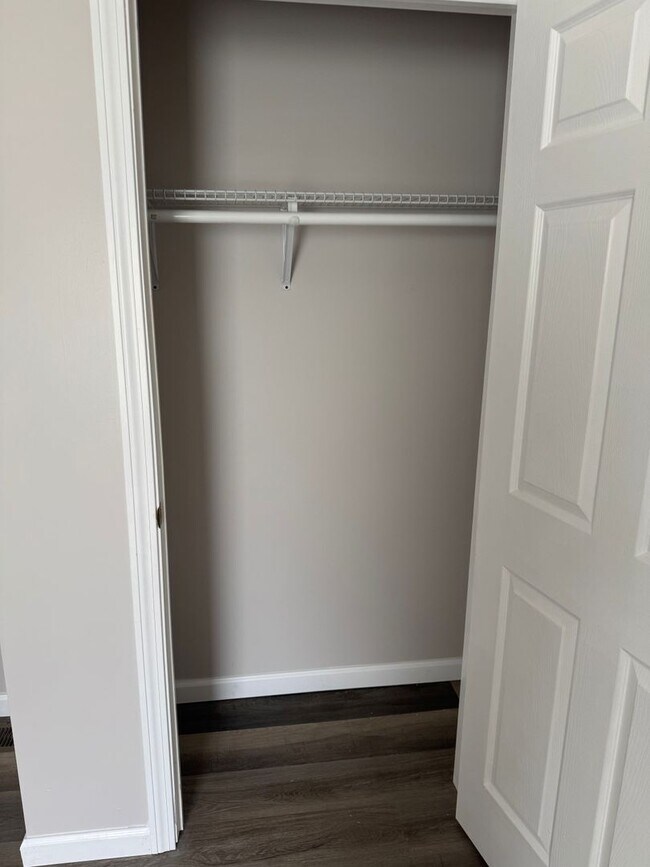 Building Photo - Modern 2 bedroom with office in West Sprin...