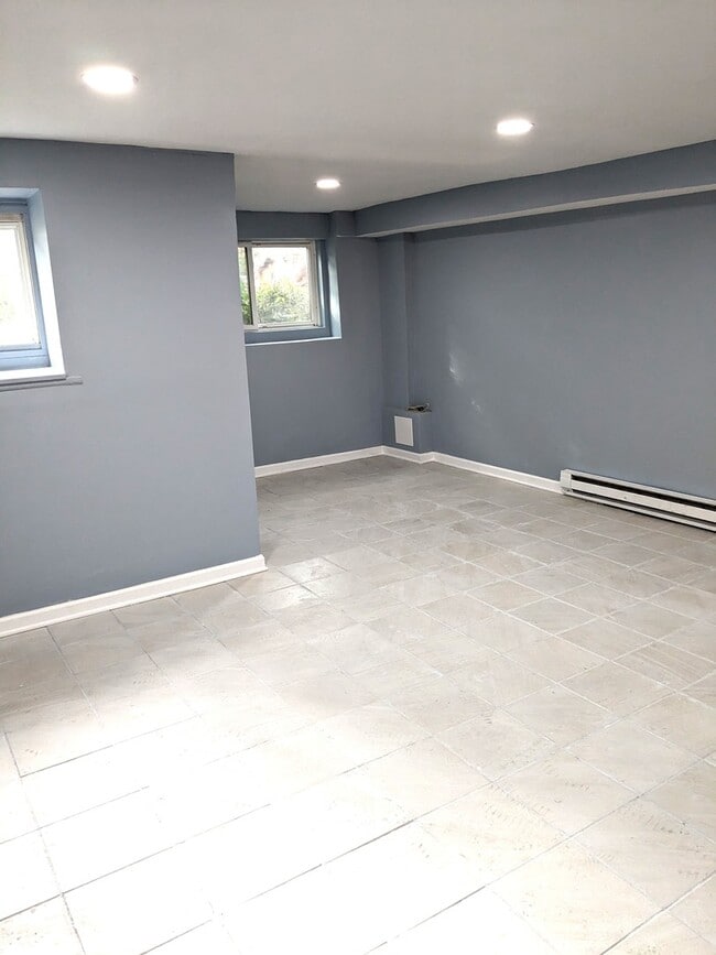 Building Photo - 5627 N Campbell Ave