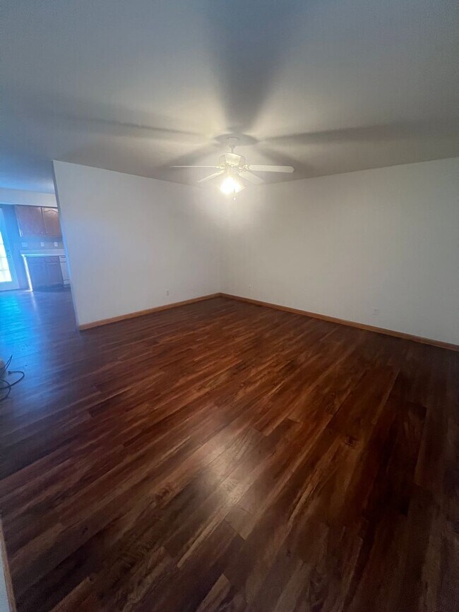 Building Photo - Move in Ready!