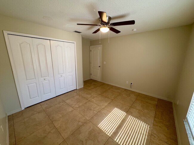 Building Photo - 774 Princeton Dr