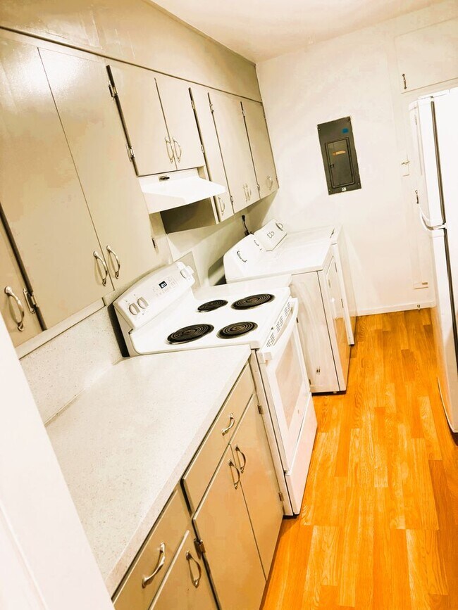 Building Photo - Welcome Home!