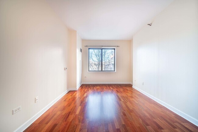 Building Photo - 1322 S Prairie Ave