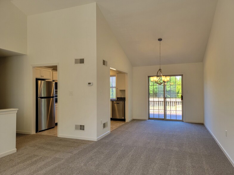 Building Photo - 5206 Brook Dr