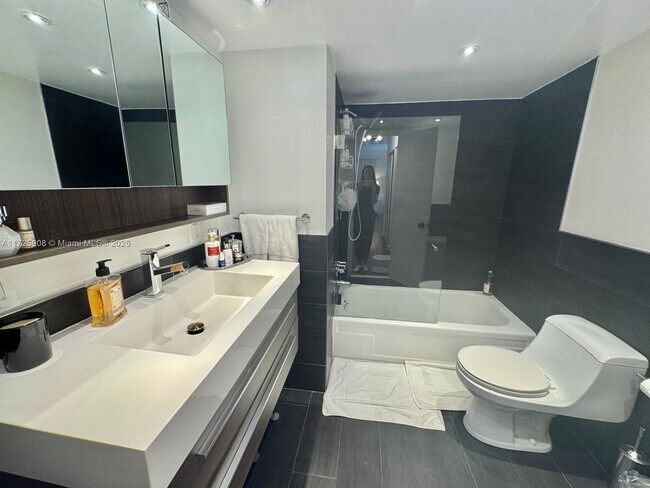 Building Photo - 2780 NE 183rd St