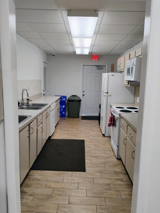 Building Photo - 1661 NW 20th Ave