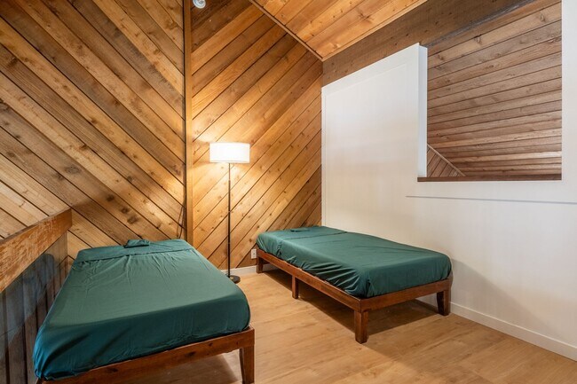 Building Photo - Spacious Snowcreek III Condo – Winter Rental