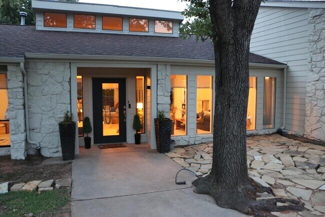 Building Photo - 1925 Bunting Ct