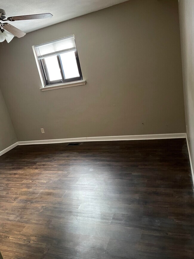 Building Photo - 4 Rosewood Ln