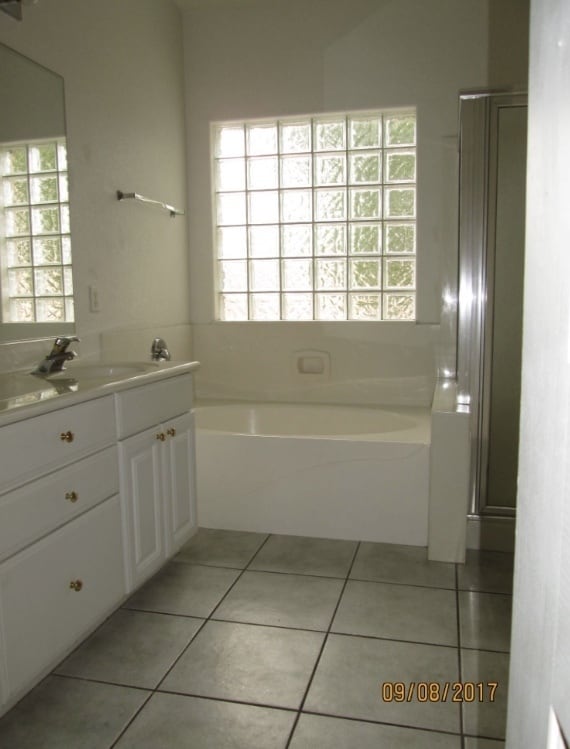 Building Photo - SUMMERLIN JEWEL! 4BD/2BA SINGLE STORY!