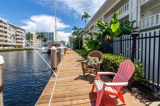 Building Photo - 2881 NE 32nd St