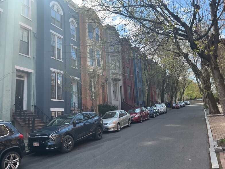 The neighborhood - 45 Elm St