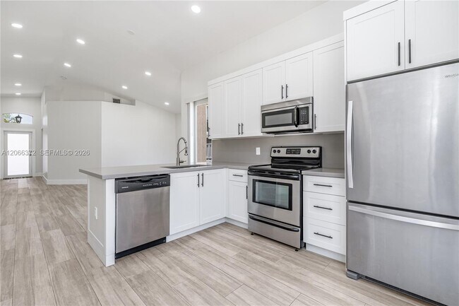 Building Photo - 15130 SW 49th Ct