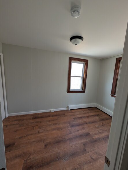 Building Photo - 429 Tolland Turnpike