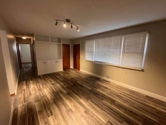Building Photo - Single Family 2 bedroom 2 bath in LeClaire