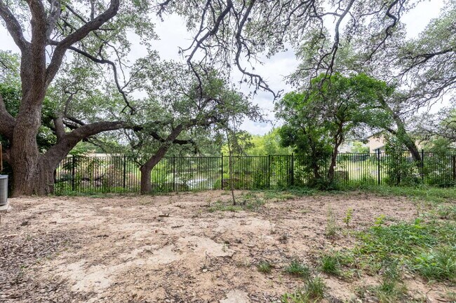 Building Photo - 10322 Relic Oaks