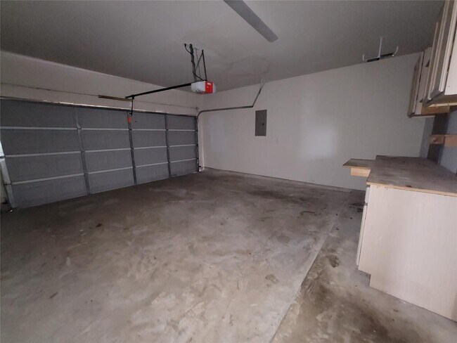 Building Photo - 15635 Kentwater Ct