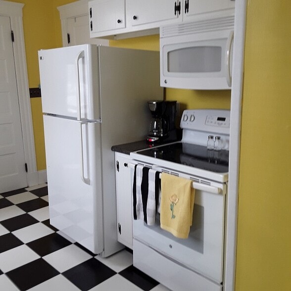 Smooth surface, self cleaning - 3003 Junietta Ave