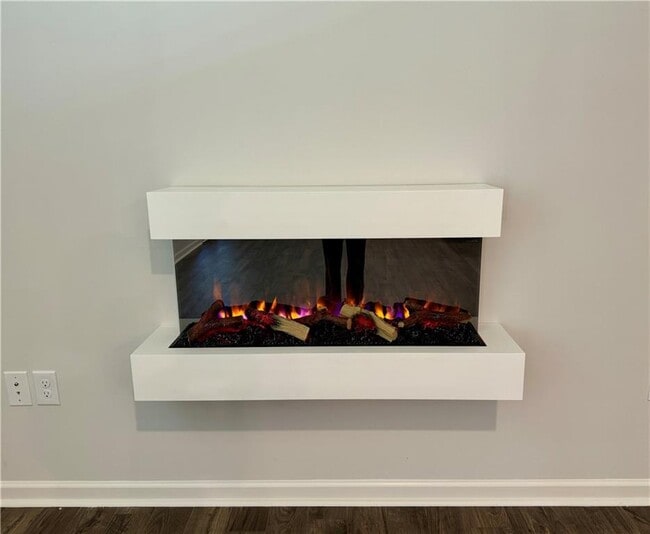 Building Photo - 6 Manor Wy