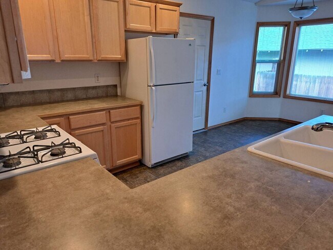 Building Photo - Single Level 3 Bed/2 Bath Home in SE Bend - Conifer Ave