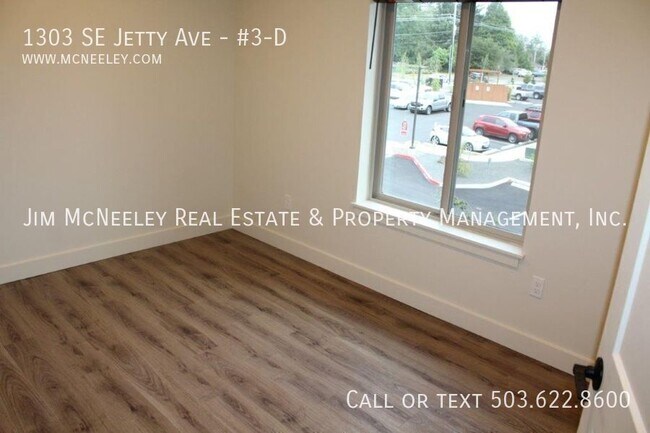 Building Photo - 1303 SE Jetty Ave