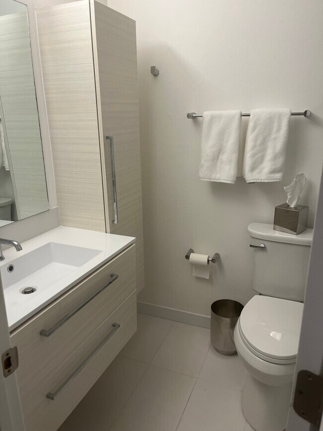 Building Photo - 6825 E Arizona Ave