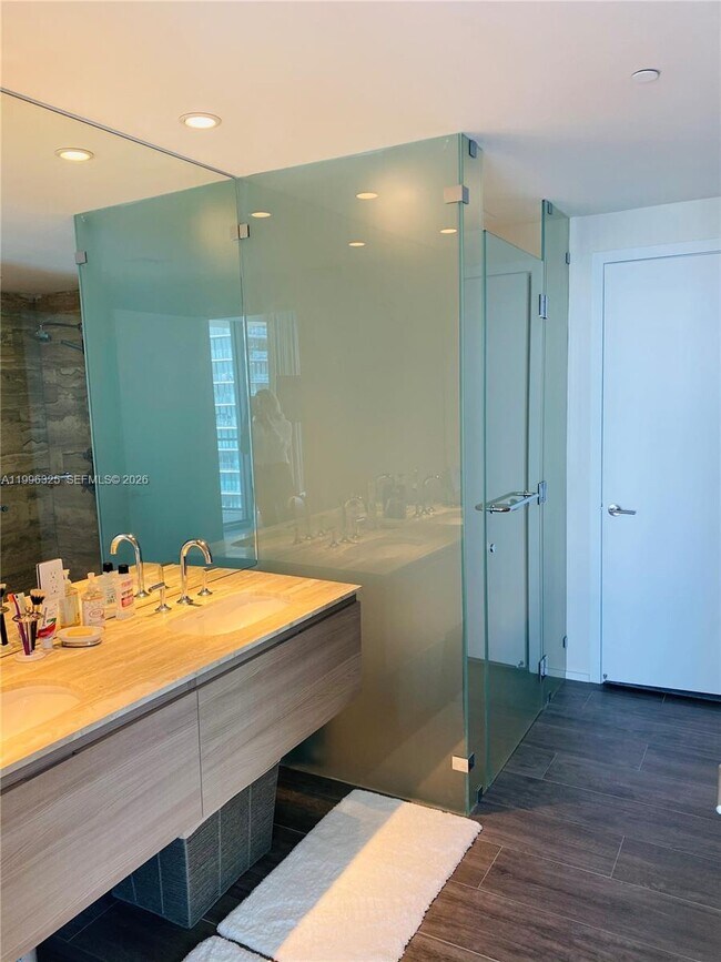 Building Photo - 2900 NE 7th Ave