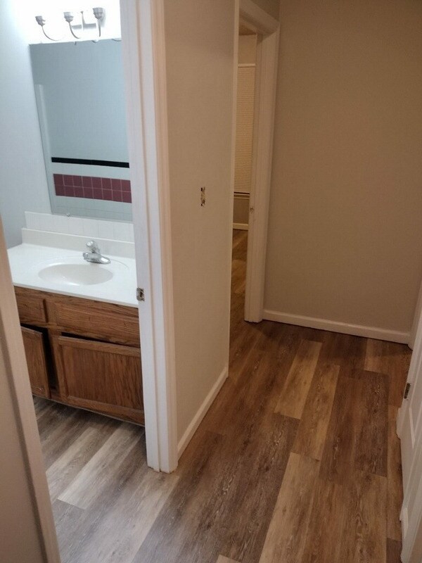 Building Photo - 618 W Horah St